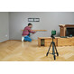 Pildil on mees, kes kasutab Bosch ristjoonlaserit PLL360-15G koos TT 120 statiivi ja MM 3 klambriga, et seinale...